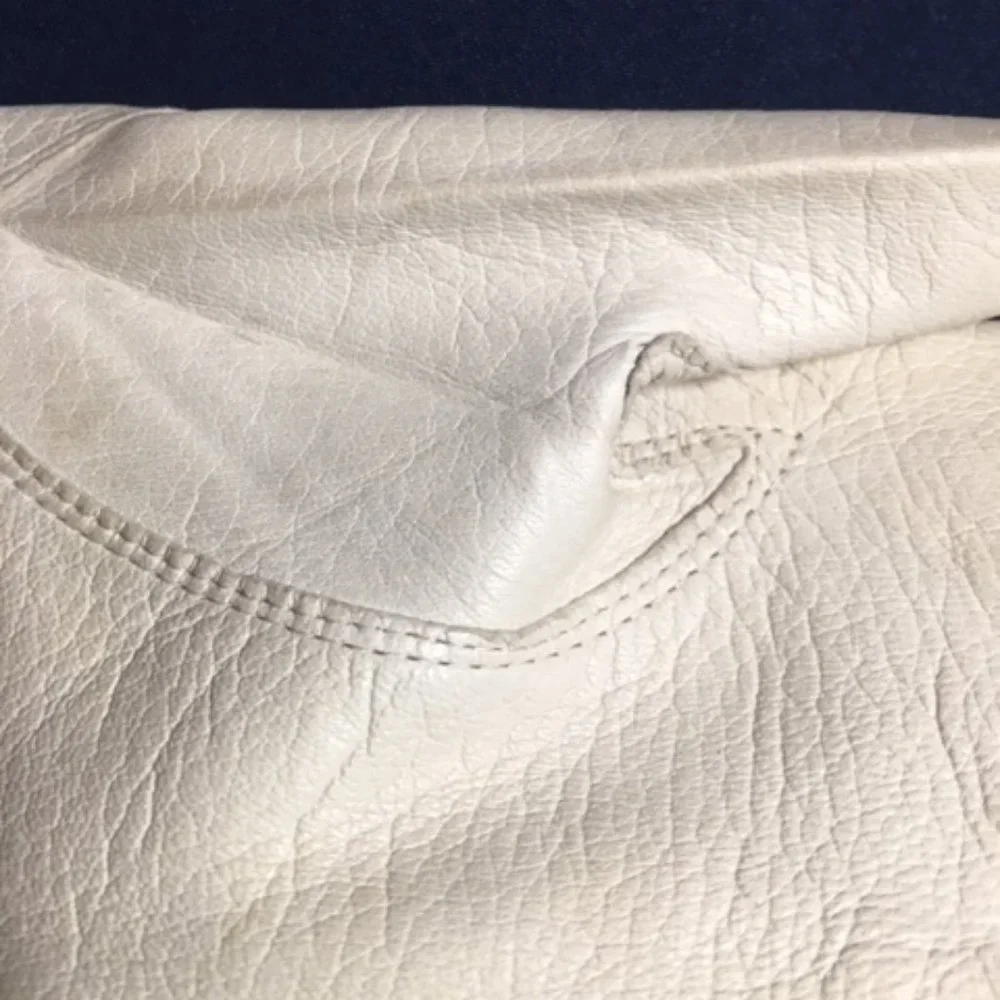 Vintage Timeless Dressy Soft Leather Gloves Ivory Color Wrist Length Size 7
